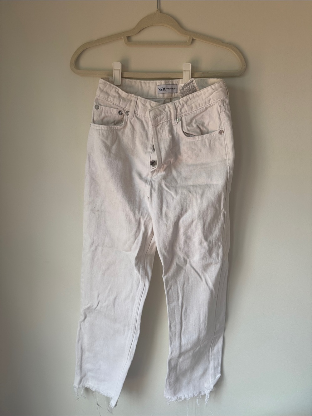 Zara White Men’s Relaxed Straight Chinos